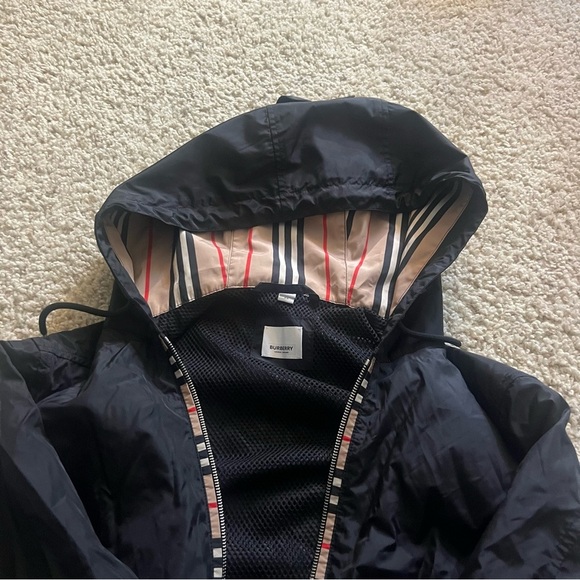 BURBERRY Luxury Black Outerwear Jacket | Spring Summer 20 - Picture 4 of 8